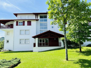 Cambo-les-Bains : T2 avec terrasse, parking privatif, proche commodités - FR-1-495-14